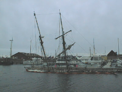 skib.jpg (19897 bytes)