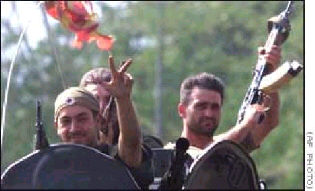 Albanske-oproerer.jpg (17293 bytes)