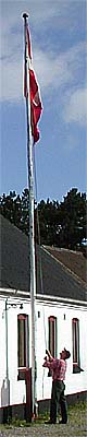 Flaget-til-tops-i-Hemmed.jpg (11711 bytes)