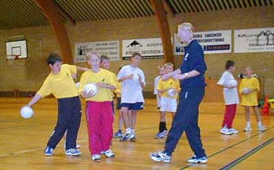 haandbold-a-.JPG (22863 bytes)