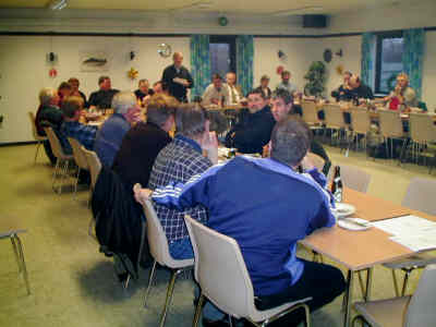 Hele forsamlingen 2.jpg (15366 bytes)