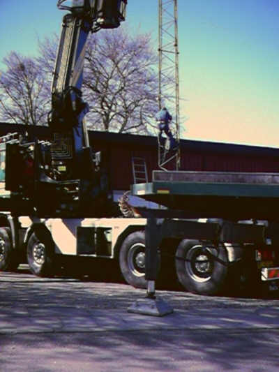 nedtagning-af-mast.jpg (26617 bytes)