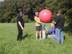 041 anden ballon fyldes.JPG