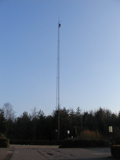 Niels-langt-fra-400.jpg (18536 bytes)